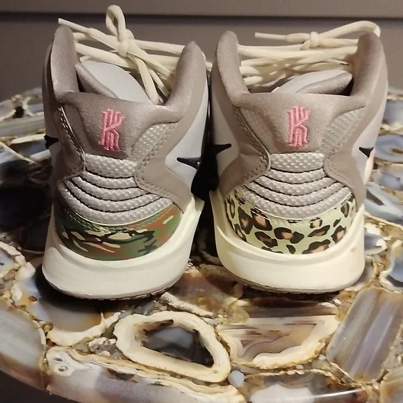 Boy's Kyrie Irving Infinity Sneakers - Picture 4 of 5